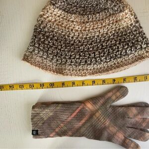 Justin Gregory gloves and coordinating hat set